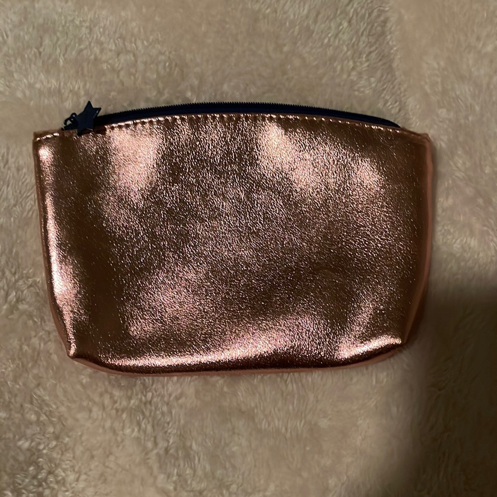 Ipsy Bag🌎 - Picture 2 of 2